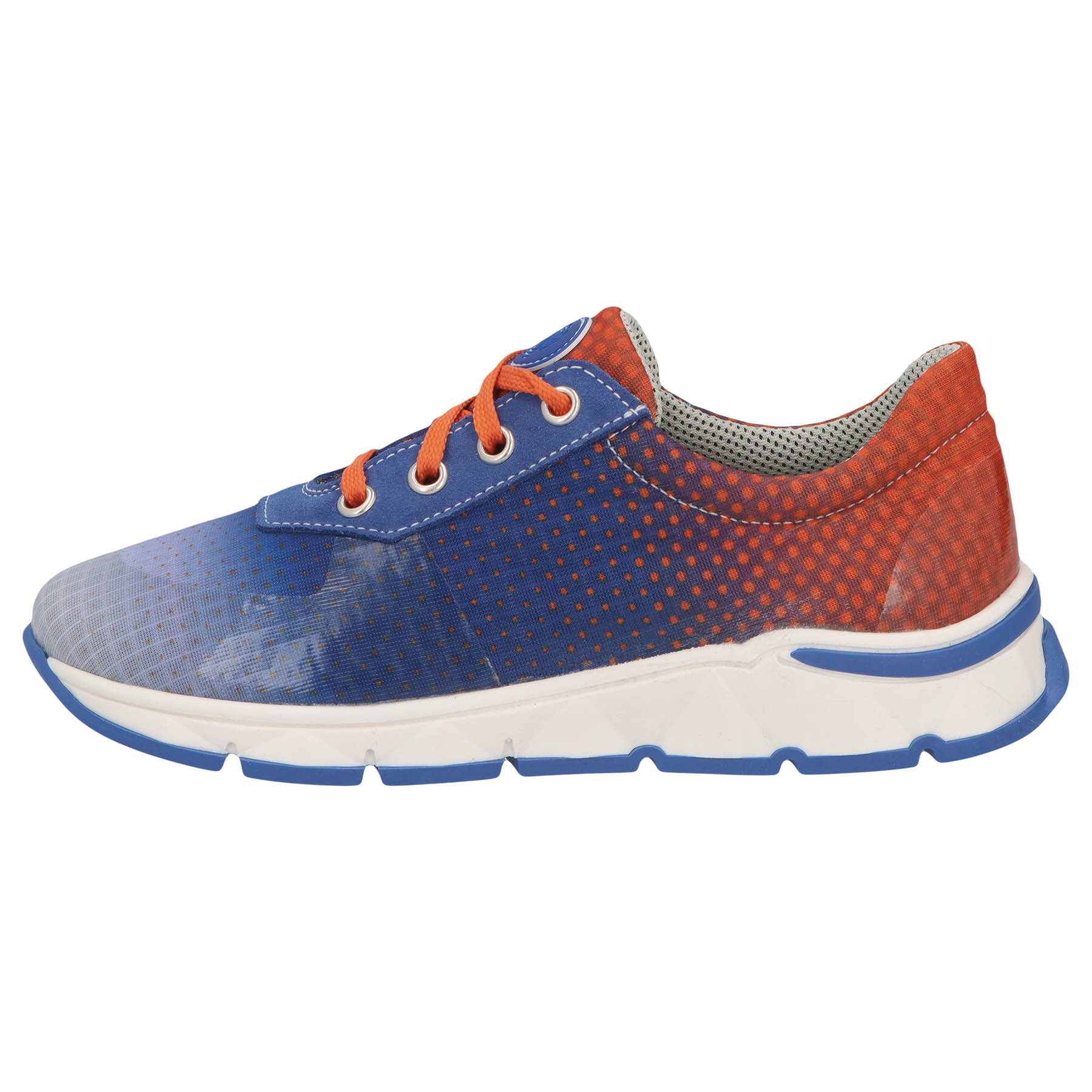 graue sneaker seitenansicht links