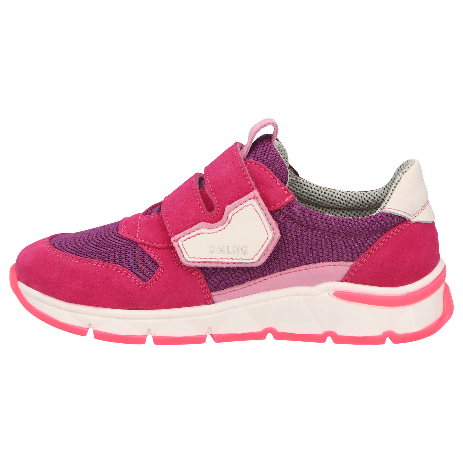 rote sneaker seitenansicht links